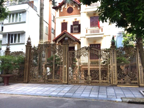 Mặc dù vậy, sản phẩm đúc đẹp nên vẫn được nhiều đại gia sử dụng để tăng sự sang trọng và quý phái độc lạ cho biệt thự.