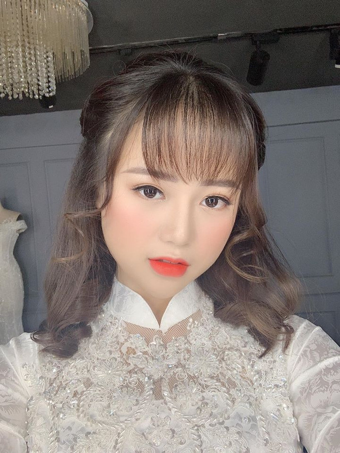 Dù đã yên bề gia thất nhưng nữ streamer vẫn gây ấn tượng với nhan sắc cực cuốn hút.