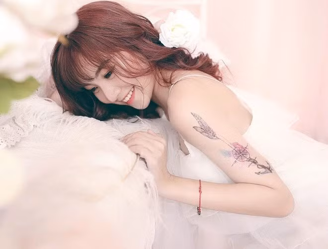 Cô được nhiều fan khen ngợi là nữ streamer sở hữu chiếc sống mũi cao "gây thương nhớ".