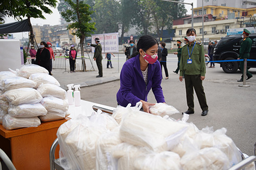 COVID-19: Dung phan mem nhan dien khuon mat cho “cay gao” ho tro nguoi ngheo-Hinh-5