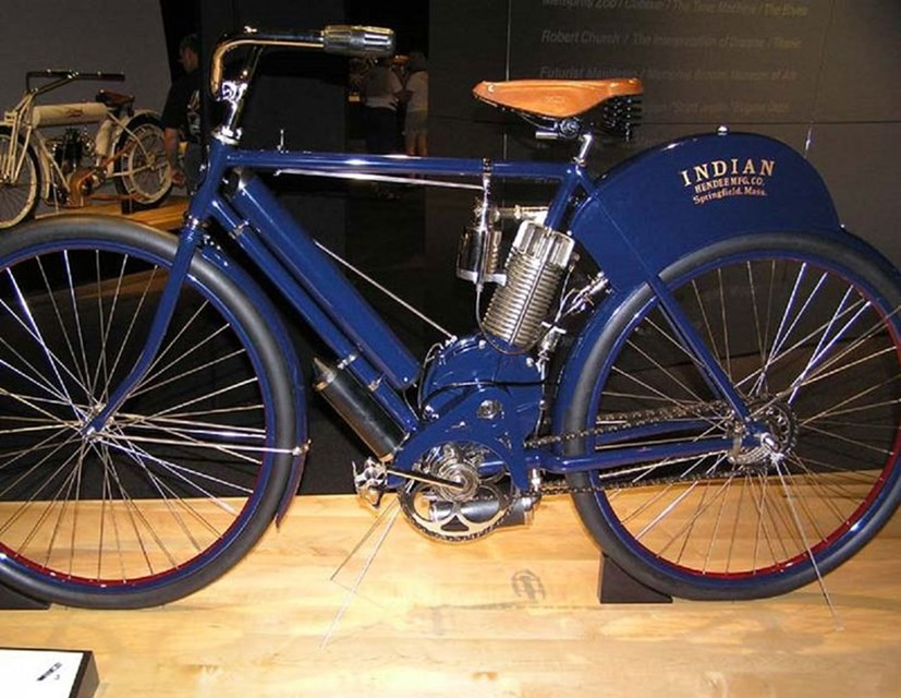 Indian Motorcycle Manufacturing Company là một trong những công ty sản xuất xe máy đầu tiên tại thị trường Mỹ. Sản phẩm đầu tiên của hãng này, chiếc Indian Single, đã lập kỷ lục vận tốc ở mức 56 dặm (hơn 90 km)/giờ. Trong thời gian Chiến tranh Thế giới thứ nhất, Indian Motorcycle Company là nhà cung cấp xe máy chủ lực cho quân đội Mỹ.