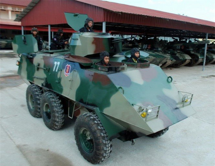 Xe bọc thép, Ông Trần Quốc Hải và con ông đã được đích thân Quốc vương và Thủ tướng Campuchia trao tặng bằng khen và huân chương Đại tướng quân bởi những đóng góp rất lớn cho đất nước này. Ông Hải đã cùng con trai "hồi sinh" hơn chục chiếc xe bọc thép cũ nát như "đống sắt vụn" của quân đội Campuchia.