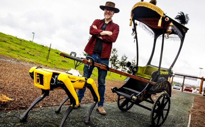 Theo đó, người dân chỉ được rời khỏi nhà trong trường hợp cần thiết như mua hàng tạp hóa và luôn phải đeo khẩu trang khi ở nơi công cộng. Tập thể dục ngoài trời được cho phép nhưng chỉ được đi 1 mình.