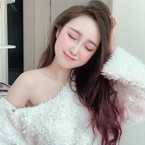 Tháng 5 vừa qua, ngoài việc chia sẻ bí kíp build nhân vật, hướng dẫn vượt ải hay tưng bừng đập đồ như thường lệ thì cộng đồng Cửu Kiếm 3D đang phát cuồng vì sự xuất hiện của nữ admin game mới Mộng Linh.