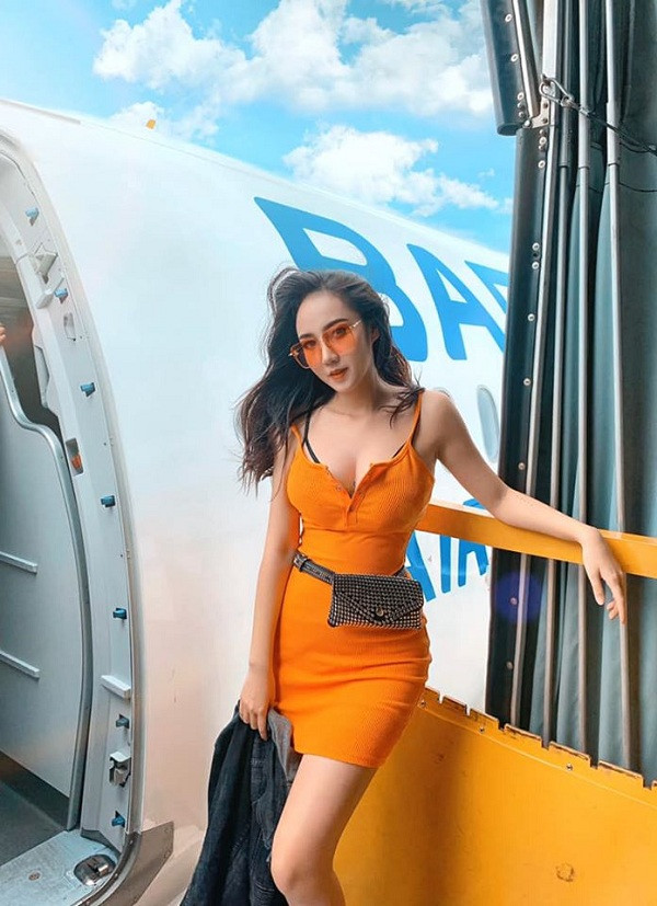 Chưa kể cô nàng còn sở hữu body chẳng thua gì người mẫu, ba vòng chuẩn cùng thần thái đỉnh cao.