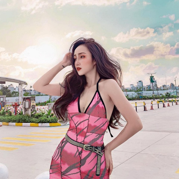 Thân thiện, xinh xắn lại sở hữu giọng nói dễ thương, không lạ khi Mộng Linh liên tục nhận được những lời có cánh và thu về lượng fan khủng dù chỉ ''mới bước chân vào nghề''.