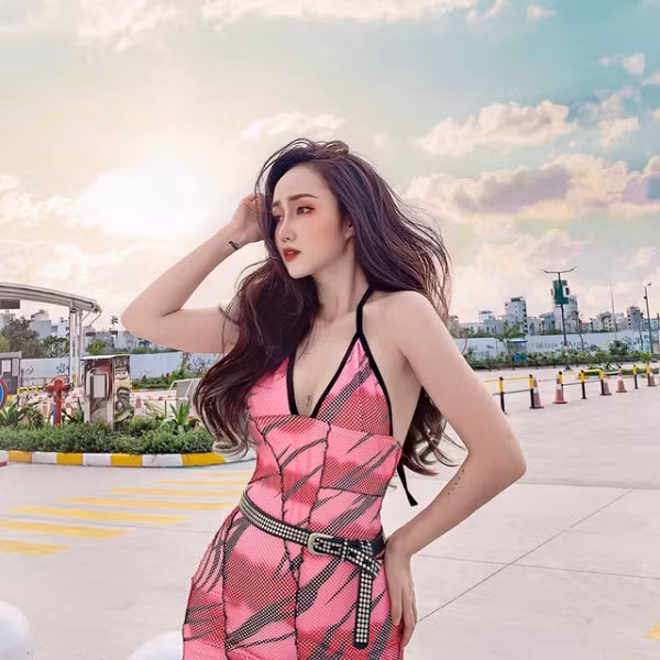 Thân thiện, xinh xắn lại sở hữu giọng nói dễ thương, không lạ khi Mộng Linh liên tục nhận được những lời có cánh và thu về lượng fan khủng dù chỉ ''mới bước chân vào nghề''.