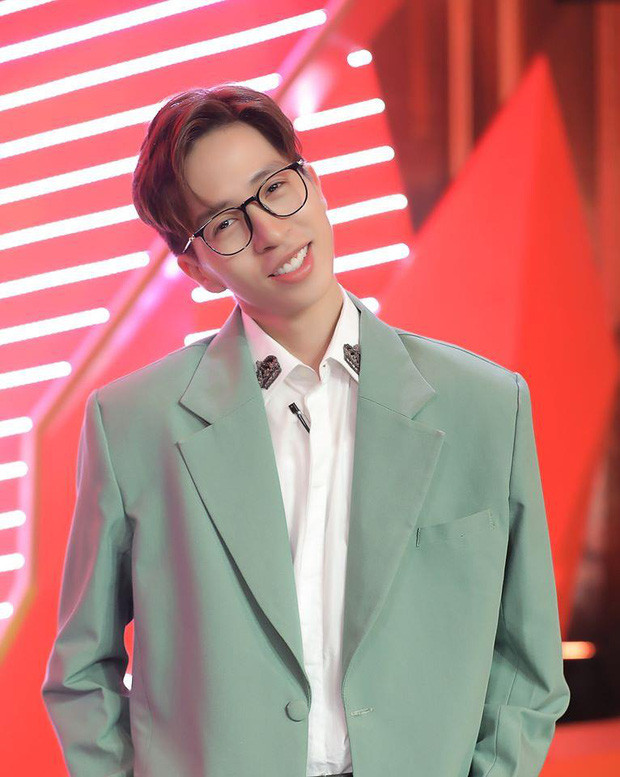 Nhân vật tiếp theo không thể không nhắc đến là Hoàng ViruSs. Cùng với Độ Mixi, Xemesis và Pewpew, anh là một phần của "tứ hoàng streamer".