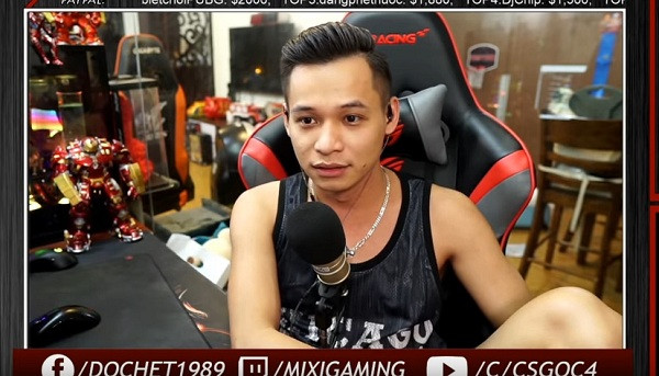 Mới đây, trong một buổi livestream, nam streamer đã chia sẻ về vụ việc mình bị đe dọa hành hung nếu còn tiếp tục công việc này. Lời hăm dọa gửi đến email của anh từ một kẻ nặc danh, được Độ Mixi công khai trên sóng stream.