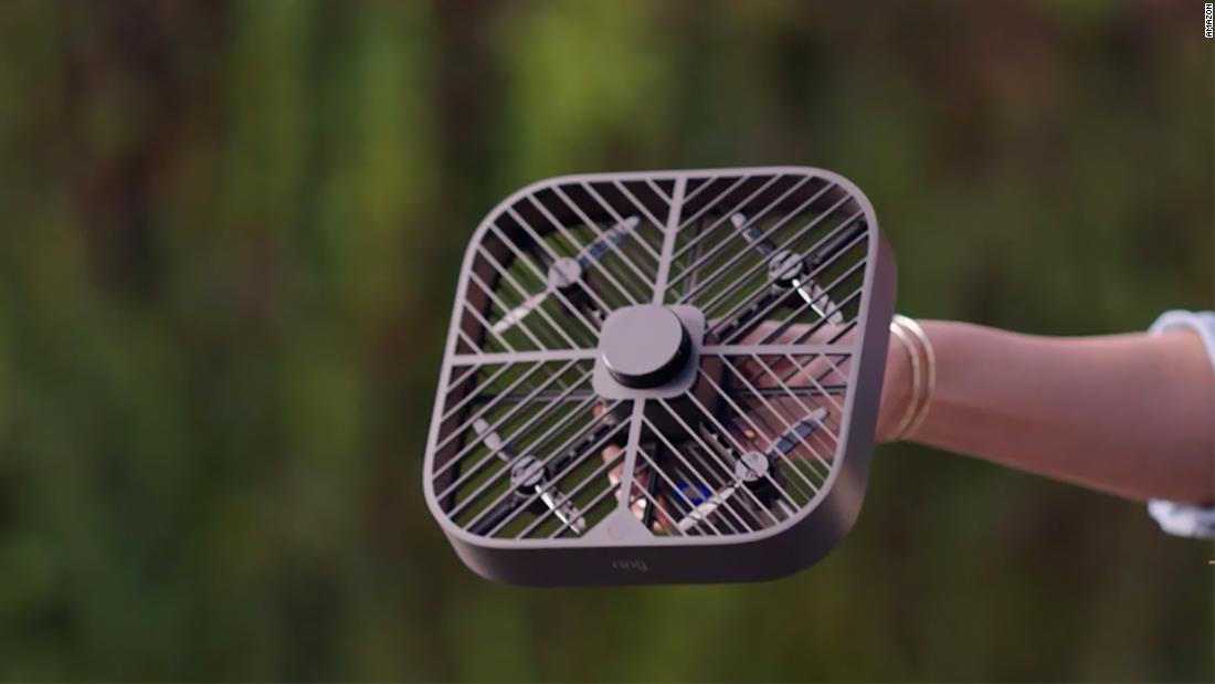 Trong một cuộc phỏng vấn, đại diện của Ring cho biết biết công ty đã dành 2 năm để tập trung phát triển thiết bị và đây là một sản phẩm rất khó chế tạo. Để bảo vệ an toàn các thiết bị trong gia đình, chiếc camera giám sát này có công nghệ tránh vật cản, 4 cánh của thiết bị được đặt trong một bộ khung kín nhưng vẫn đảm bảo yêu cầu về khí động học.