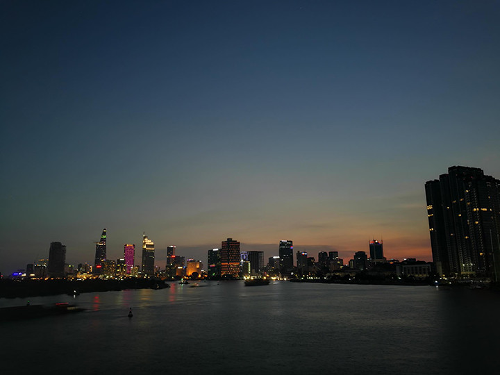 Sông Sài Gòn lúc hoàng hôn.