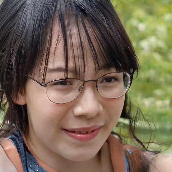 Cô nàng này cũng không hề có thật đâu. Chỉ có điều, dường như AI đang xem phim Hàn Quốc nên mới cho ra bức ảnh trên.