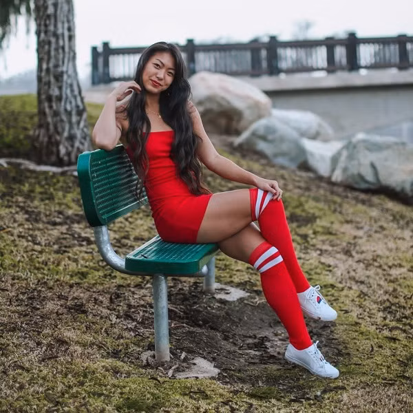 Dưới sự ảnh hưởng phong cách chơi golf của hai nữ golf thủ gợi cảm nhất thế giới là Paige Spiranac và Tisha Abrea, Isabelle cổ vũ phong cách chơi golf sexy qua mạng xã hội. Cô nàng thực hiện các đoạn clip hướng dẫn chơi golf và mặc trang phục thi đấu kiểu nổi loạn của mình