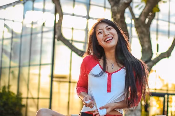 Nu golf thu sexy cua lang golf My kiem bon tien nho “noi loan”