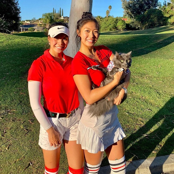 Khi được hỏi về sự cố bị gián đoạn thi đấu chuyên nghiệp do những bộ trang phục đôi khi ''phản cảm'', nữ golf thủ sexy của làng golf Mỹ Isabelle Shee cho biết: ''Tôi vẫn không thay đổi quan điểm. Mặc dù có thể quay lại thi đấu nếu đồng ý những điều luật của làng golf".