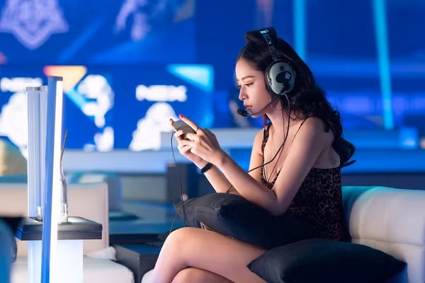 Không chỉ gây ấn tượng với vẻ đẹp cuốn hút, sở hữu lượng fan đông đảo, ít ai biết rằng Chi Pu cũng là một trong số những nghệ sĩ Việt có đam mê với game online.