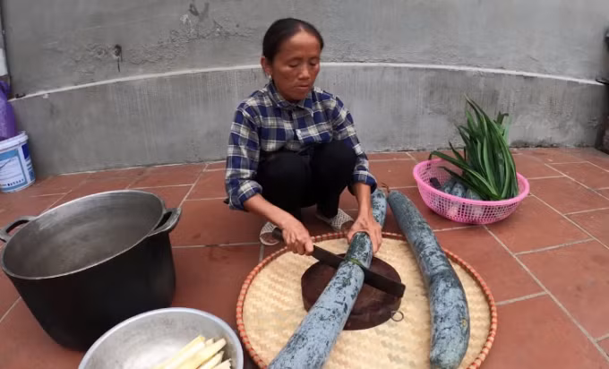 Trước đó, Youtuber này đã từng trổ tài nấu món trà bí đao giải nhiệt mùa hè với dung tích lên đến 60 lít.