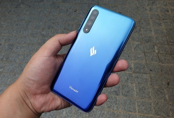 Con chip Snapdragon 675 mà bản Live này sử dụng hiện tại vẫn là một trong những con chip mạnh mẽ trong phân khúc tầm trung. Đây tiếp tục là một điểm cộng của smartphone này, giúp máy chạy mượt, còn chơi được một số tựa game "hard-core" hiện nay như PUBG Mobile,...