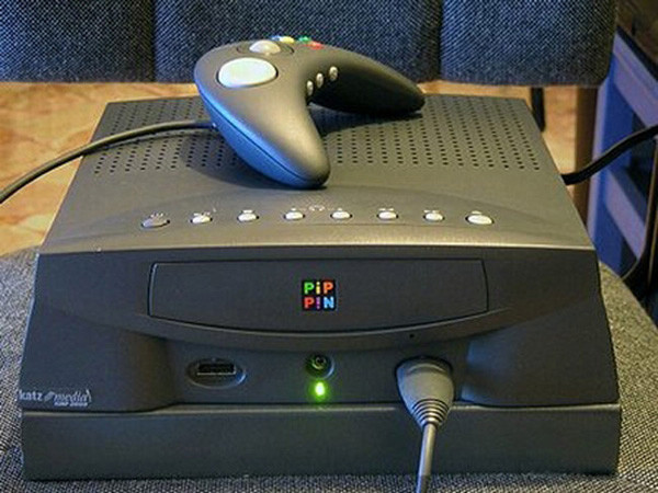 Apple Pippin là một tỏng những thiết bị chuyên chơi game đầu tiên của Apple được giới thiệu đến công chúng vào năm 1995. Tuy nhiên, giá bán quá cao, sự sai lầm trong chiến lượt marketing của Apple đã khiến cho sản phẩm thất bại nhanh chóng, chỉ sau 1 năm ra mắt.