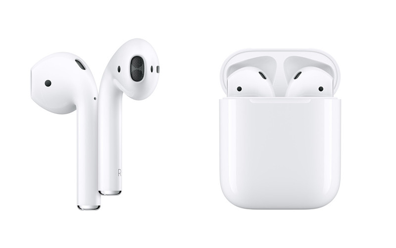 Airpod cũng là một sản phẩm từng chịu nhiều gạch đá lúc mới ra mắt. Sản phẩm này đi ngược lại với triết lý của Steve Jobs khi lại có thêm một thứ để phải sạc. Bên cạnh đó, thiết kế earbud cũng khiến Airpod trở thành một trong những vật dễ mất nhất của Apple. Đi kèm với đó là một cái giá không hề dễ chịu chút nào, thời điểm đó Apple cũng không bán lẻ từng chiếc nếu có lỡ rơi mất một bên, quan trọng hơn là Airpod cũng không thể sửa chữa được kể cả là tai nghe hay hộp đựng kiêm đốc sạc. Tuy nhiên, hiện nay, đây lại là sản phẩm được nhiều người sử dụng mua bởi sự tiện dụng và quan trọng là rất "sang".