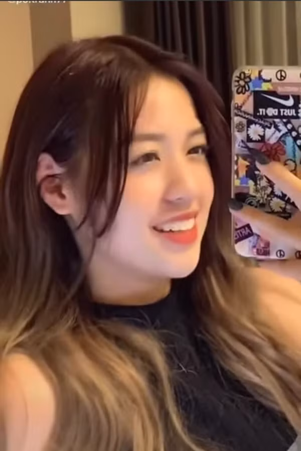 Nhắc đến Tiktok-er hot nhất MXH và cũng gắn liền với nhiều lùm xùm nhất thời gian vừa qua, không thể không nhắc đến hot girl bắp cần bơ Trần Thanh Tâm. Trở thành hiện tượng mạng xã hội chỉ với những video khoe kỹ năng "thả thính" bất chấp, điệu đà, đến nay Thanh Tâm sở hữu 1,9 triệu lượt theo dõi.