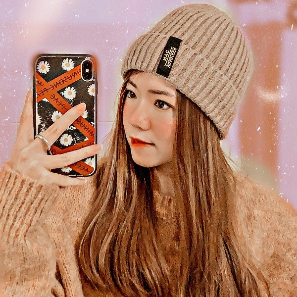 Kênh Tiktok của cô tiếp viên hàng không Trương Nhã Dinh được biết đến bởi những video vài trăm nghìn view. Nội dung video xoay quanh cuộc sống và công việc thường ngày nhưng được lồng ghép với các tình huống hài hước.