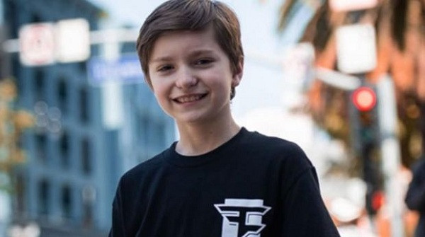 "Tôi chỉ nói dối để tôi có thể thực hiện ước mơ trở thành một streamer ... Tôi xin lỗi. Khi đó tôi còn quá trẻ và điều đó đã ngăn cản tôi, và tôi không thể chờ đợi hai, hay nhiều năm nữa để thực hiện ước mơ của mình", H1ghSky1 tâm sự.