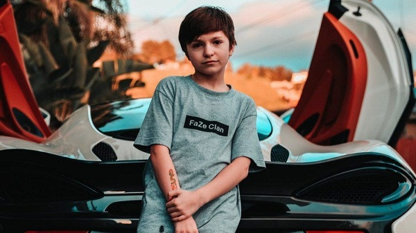 H1ghSky1 có lẽ là cái tên gây tranh cãi nhất trong lịch sử game thủ nhà FaZe Clan bởi lùm xùm thông đồng khai gian về độ tuổi thật. Theo như Tfue đã chia sẻ, FaZe Clan không ít lần gây áp lực lên cậu bé và gia đình cậu để khai báo sai về số tuổi của H1ghSky1, trong khi Twitch thì có giới hạn người chơi ở độ tuổi 13+.