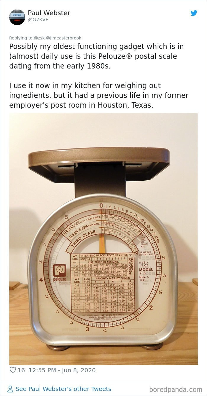 Một chiếc cân từ năm 1980 với những con số và hệ đo lường kì lạ nhìn vẫn như mới.