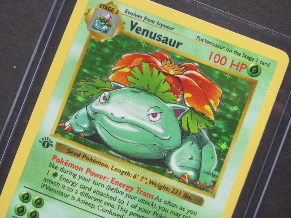 Holographic Shadowless Venusaur đầu tiên là tấm thẻ ba chiều đầu tiên của nhân vật Venusaur. Tấm thẻ này luôn trong tình trạng được săn đón bởi yếu tố đầu tiên của nó.