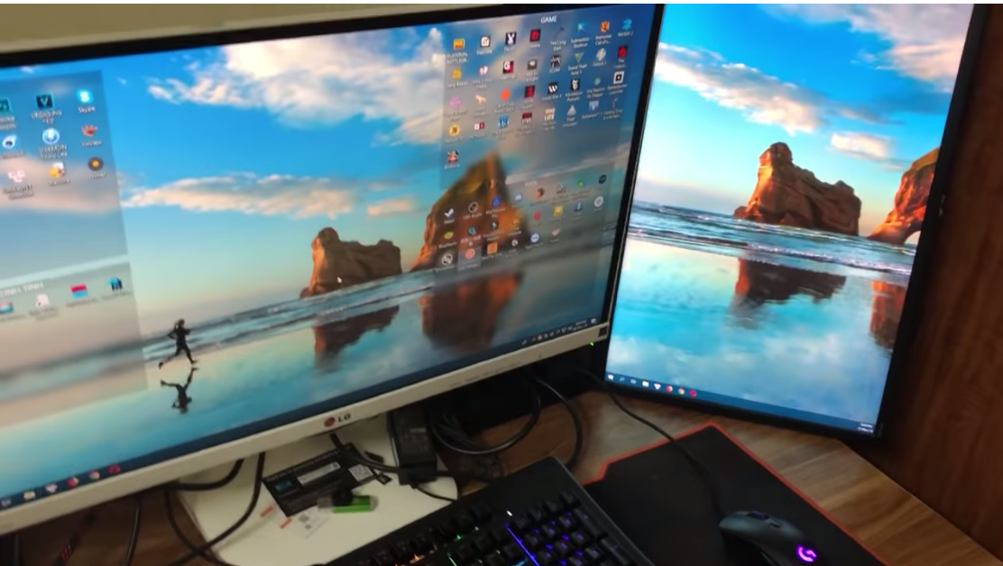 Theo như Dũng CT chia sẻ, góc chơi game và stream của anh khá bừa bộn, tuy nhiên cũng từ nơi này mà anh đã cho ra lò nhiều video thú vị, hấp dẫn để phục vụ người hâm mộ.