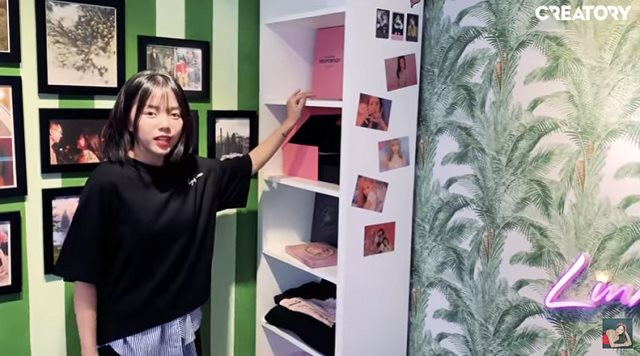 Với mức thu nhập cực lớn từ công việc streamer, Linh Ngọc Đàm không chỉ tậu cho gia đình căn hộ sang trọng, mà cô còn thừa sức đầu tư cho góc stream riêng của mình với giá trị lên đến hàng trăm triệu đồng như thế này.