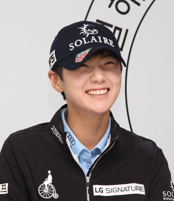 Ngoài thành tích thi đấu nổi bật, điều khiến Sung-hyun nhận được sự yêu mến từ nhiều dân mạng là vẻ ngoài ưa nhìn, được khen điển trai không kém ca sĩ thần tượng.