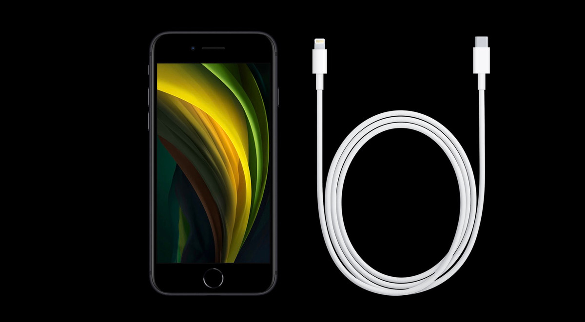 Chỉ một thị trường vẫn bán iPhone kèm tai nghe đó là Pháp. Luật của quốc gia này yêu cầu các mẫu smartphone được bán ra phải đi kèm bộ dụng cụ rảnh tay (hands-free kit) hoặc tai nghe để bảo vệ trẻ em dưới 14 tuổi khỏi bức xạ điện từ.