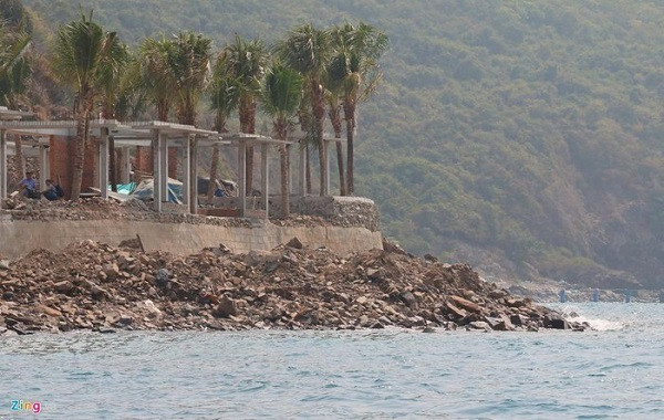 Liên quan các sai phạm trên đảo Hòn Tằm, trước khi bị xử phạt, UBND tỉnh Khánh Hòa đã phải 2 lần ra văn bản yêu cầu các đơn vị liên quan kiểm tra, xử lý dứt đểm chủ đầu tư, không để sai phạm kéo dài.