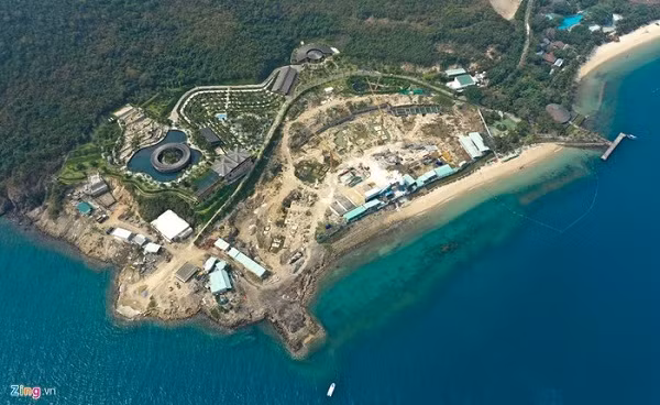 UBND TP Nha Trang (Khánh Hòa) vừa ra quyết định xử phạt Công ty CP Hòn Tằm Biển Nha Trang - chủ đầu tư dự án khu du lịch đảo Hòn Tằm - số tiền 40 triệu đồng về hành vi tổ chức thi công, xây dựng công trình khi không có giấy phép.