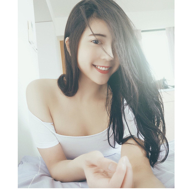 Tuy nhiên, sau khi tốt nghiệp, thay vì lựa chọn lấn sân vào showbiz như các hot girl nổi tiếng, cô nàng lại lựa chọn trở thành một nhà tư vấn, quản lý và hoạch định tài sản.