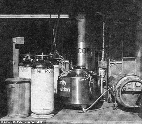 Cơ thể của Bedford vẫn giữ được trạng thái đóng băng cho đến lần được kiểm tra duy nhất vào ngày 25/5/1991, da trên cổ và thân trên của Bedford đã bị đổi màu, mũi bị sụp và xuất hiện hai lỗ thủng trên cơ thể. Mũi và miệng của ông có vết máu, mắt mở hé và giác mạc có màu trắng của băng.