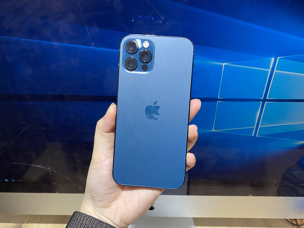 Nếu đang sở hữu một mẫu điện thoại đời cũ hơn. Tuỳ theo mục đích sử dụng và điều kiện tài chính. Dù sao nâng cấp lên để trải nghiệm 3 camera với 1 cam siêu rộng cũng là một lựa chọn thú vị.