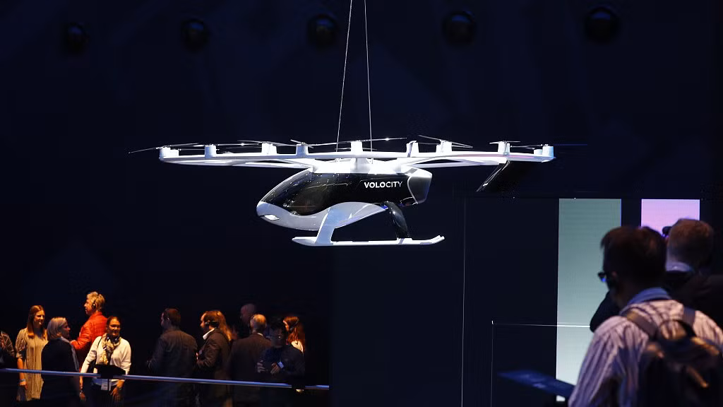 Volocopter vào tháng 10 năm ngoái đã thử nghiệm phương tiện bay của họ tại trung tâm thành phố Singapore.