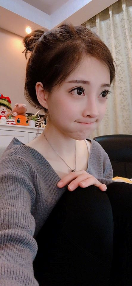 Trước đây, trong một lần livestream kéo dài gần 4 tiếng, tổng số tiền donate mà cô nàng nhận được còn lên tới 219.000 NDT (khoảng 650 triệu VND) - một con số cực kỳ kinh khủng.