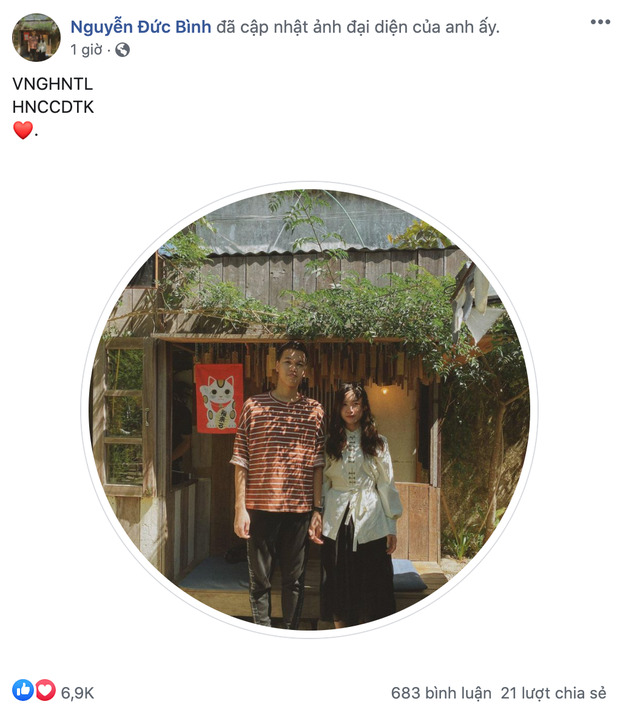 Mới đây, Chim Sẻ Đi Nắng (Nguyễn Đức Bình), sinh năm 1996 - được mệnh danh là "thần đồng" AoE của làng game Việt đã bất ngờ công khai bạn gái trên trang cá nhân.