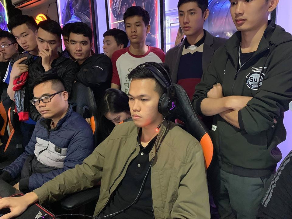 Việc vượt qua các tượng đài game thủ trước đây, Chim Sẻ Đi Nắng được mọi người mệnh danh là "thần đồng" của Đế Chế Việt Nam.