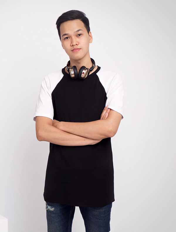 Đôi bạn trẻ khá im ắng và ít khi đăng tải hình chụp chung. Đây là bức ảnh hiếm hoi thứ 2 mà Chim Sẻ Đi Nắng chia sẻ liên quan đến người yêu trên mạng xã hội.