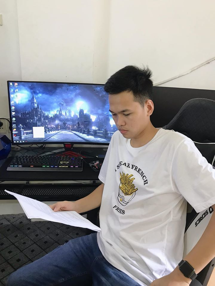 Chim Sẻ Đi Nắng đang ở độ tuổi 24 nhưng trong tay cậu có cả niềm đam mê, sự nghiệp và thành công với những thành tích khó ai có được.