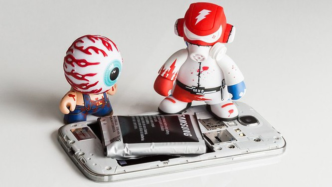 Việc hỏng và chai pin thường chỉ diễn ra từ từ trong một thời gian dài nhưng đôi khi cũng xảy ra đột ngột, đặc biệt khi pin bị phồng hoặc rò rỉ, gây tình trạng điện thoại bật không lên nguồn.