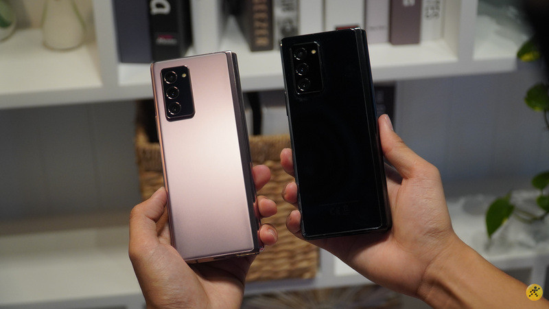 Smartphone gấp ấn tượng nhất: Samsung Galaxy Z Fold2 5G. Với xu hướng phát triển kích thước màn hình trên những chiếc smartphone, màn hình gập chính là tương lai của smartphone và hiện tại Galaxy Z Fold2 5G là sản phẩm tốt nhất trong số đó.