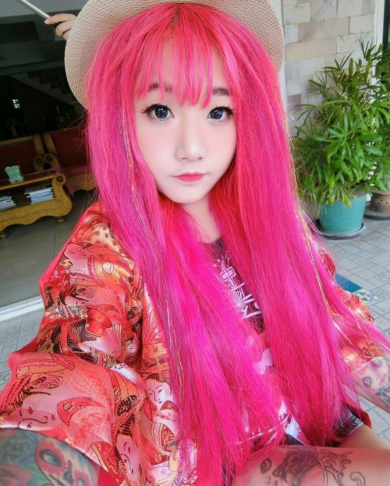  Trần Ngọc Cát Phương là streamer, vlogger khá nổi tiếng trên YouTube với hơn 142.000 người đăng ký. Ngoài ra, cô nàng còn sở hữu thêm fanpage chuyên stream Liên Quân Mobile với hơn 3.100 lượt theo dõi.