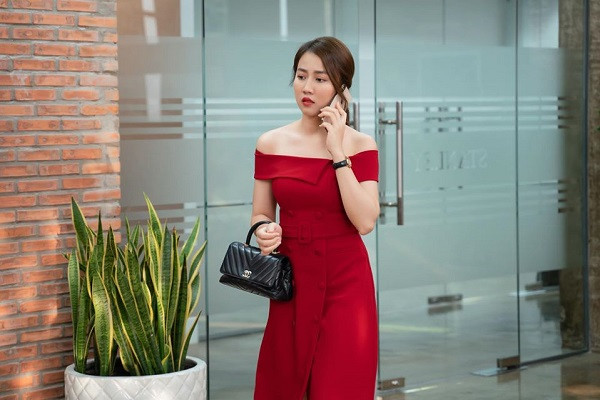 Thậm chí, còn mang cả vào trong bộ phim mà cô từng tham gia diễn xuất.