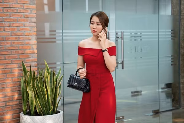 Thậm chí, còn mang cả vào trong bộ phim mà cô từng tham gia diễn xuất.